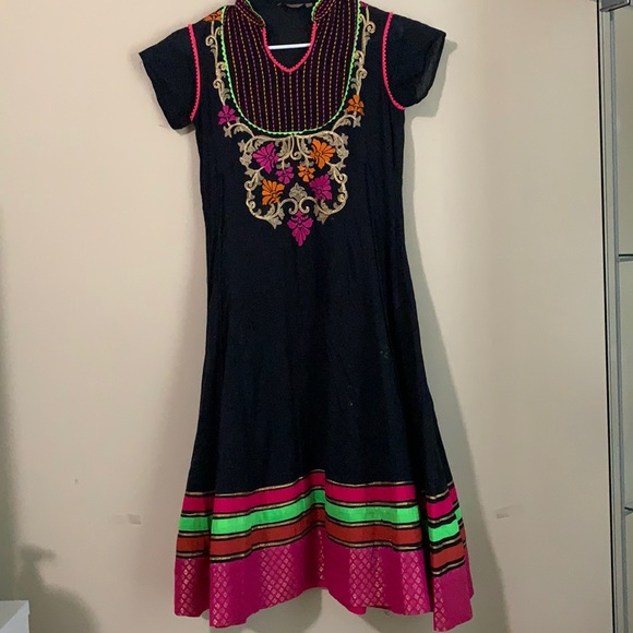Black cotton kurta with pretty colors - Picture 1 of 5